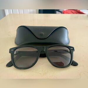 DIFF Polarized Sunglasses - like new!!